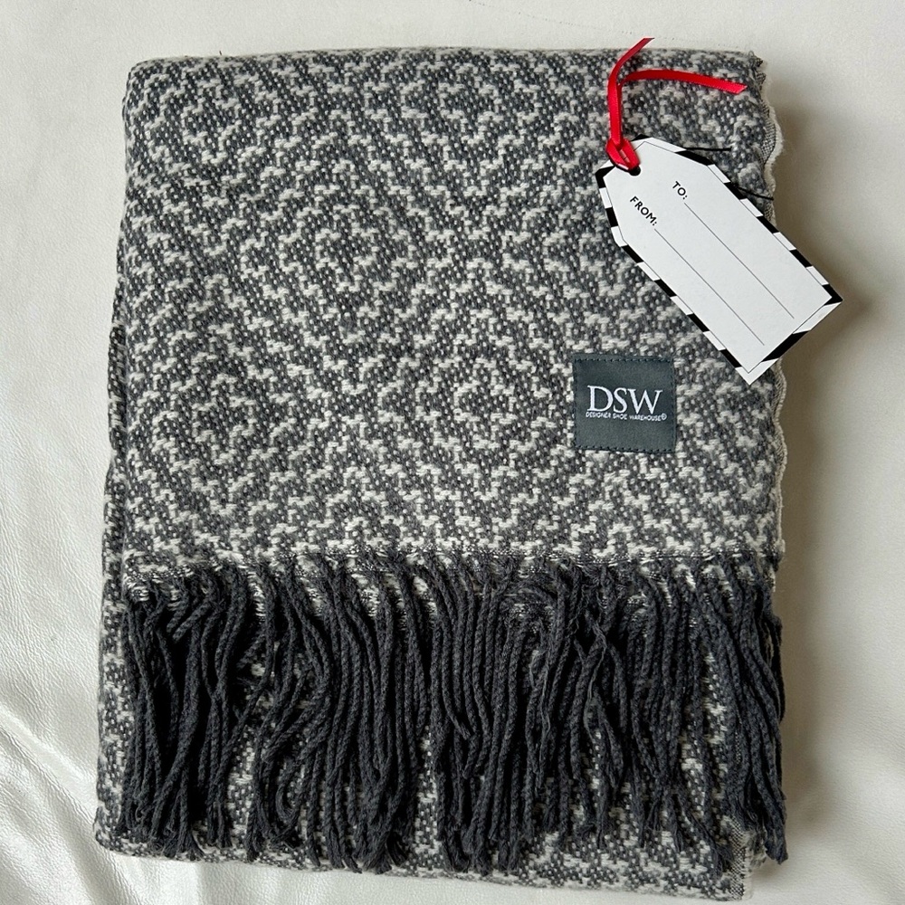 DSW Gray and White Patterned Throw Blanket